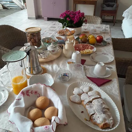 Bed & Breakfast Cortile Fiorito 3*