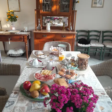 Bed & Breakfast Cortile Fiorito 3*