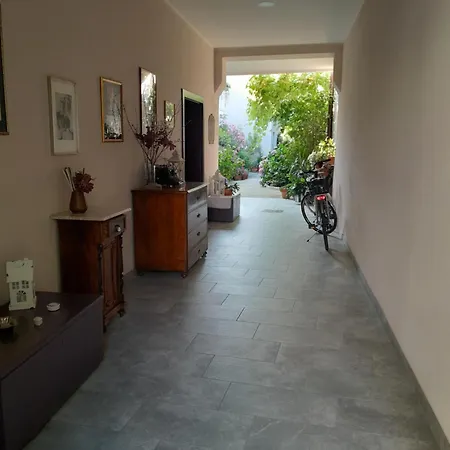 Cortile Fiorito 住宿加早餐酒店 戈里齐亚