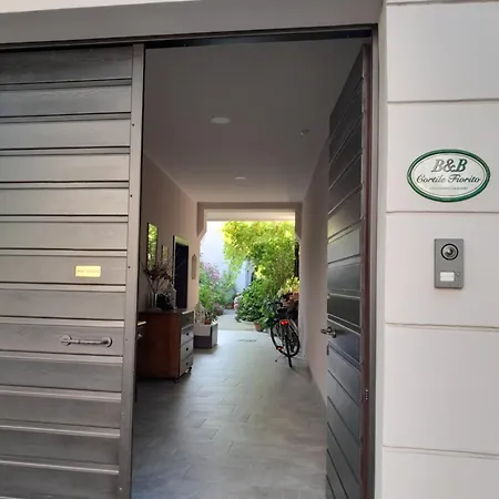 Bed & Breakfast Cortile Fiorito 3*